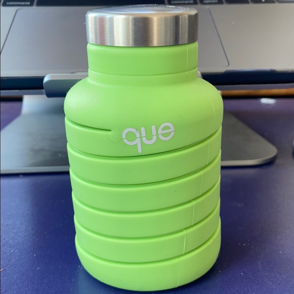 NEW Que collapsible water bottle